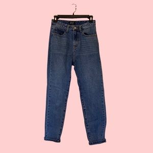 Nasty Gal Debbie high-waisted Mom Jeans, color mid blue